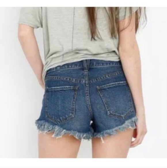 Free People x We The Free Soft and Relaxed Cutoff Denim Shorts Sz 26 NWT - Picture 2 of 9
